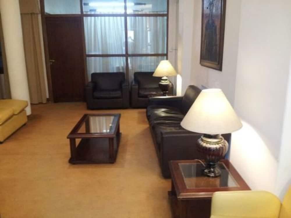 فندق أريوستو ميندوزا المظهر الخارجي الصورة